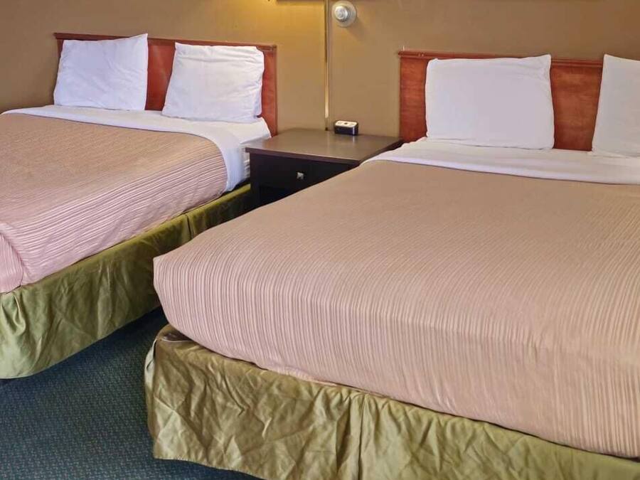 Rom – standard, 2 queensize-senger, ikke-røyk | Sengetøy av topp kvalitet, strykejern/-brett og wi-fi (inkludert)