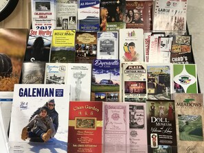 Interior entrance - Colonial Inn Dyersville (Dyersville)