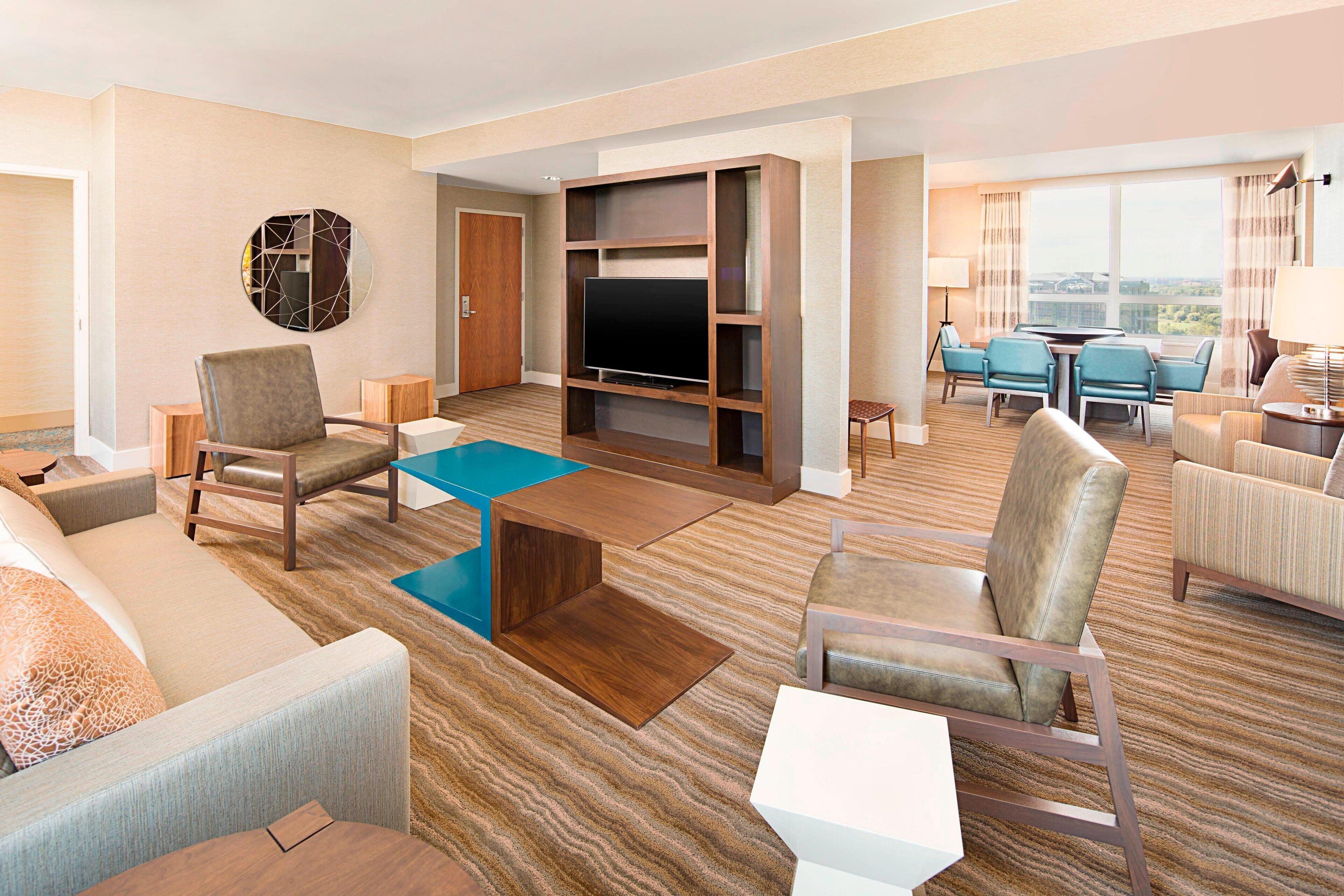 premium bedding, pillow-top beds, in-room safe, desk