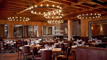 Breakfast, lunch, dinner served; Italian cuisine