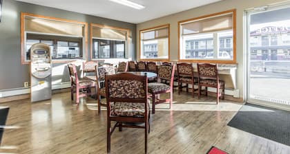 Empire Inn & Suites
