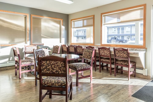 Empire Inn & Suites
