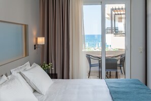 Cofres nos quartos, espaço de trabalho para notebook