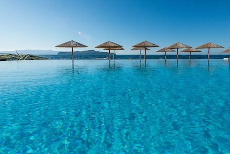 2 piscinas al aire libre, sillones reclinables de piscina