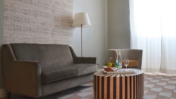 Suite – superior | Minibar, skrivebord, wi-fi (inkludert) og sengetøy