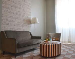 Suite – superior | Minibar, skrivebord, wi-fi (inkludert) og sengetøy