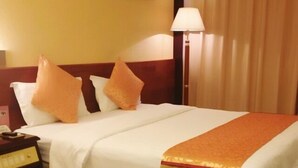 In-room safe, alarm clocks - Royal Hotel (Shenzhen)