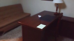 TV - Royal Hotel (Shenzhen)