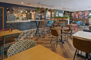 Bar (on property) - Travelodge Stansted Great Dunmow (Dunmow)