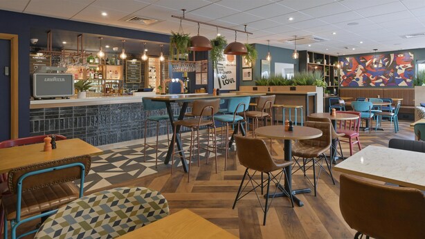 Bar (on property) - Travelodge Stansted Great Dunmow (Dunmow)