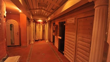 Een sauna, een bubbelbad, lichaamsbehandelingen, aromatherapie