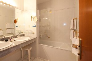 Free toiletries, hair dryer, bathrobes, slippers - Hotel Sanotel (Bad Gastein)