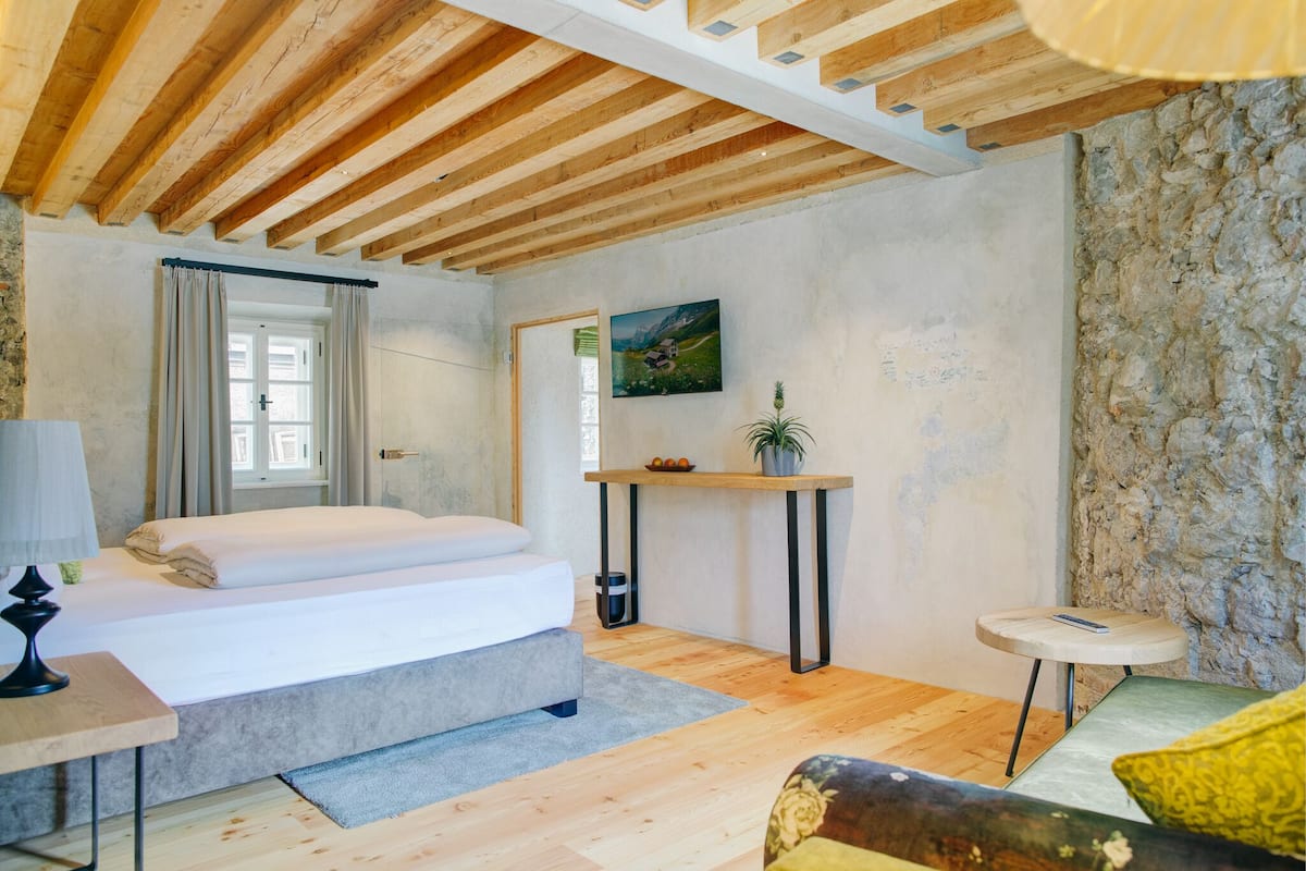 deluxe double room | 1 bedroom, premium bedding, minibar, in-room safe