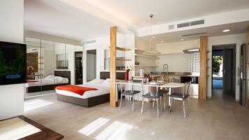 Loft, Non Smoking | Down duvets, minibar, desk, blackout curtains