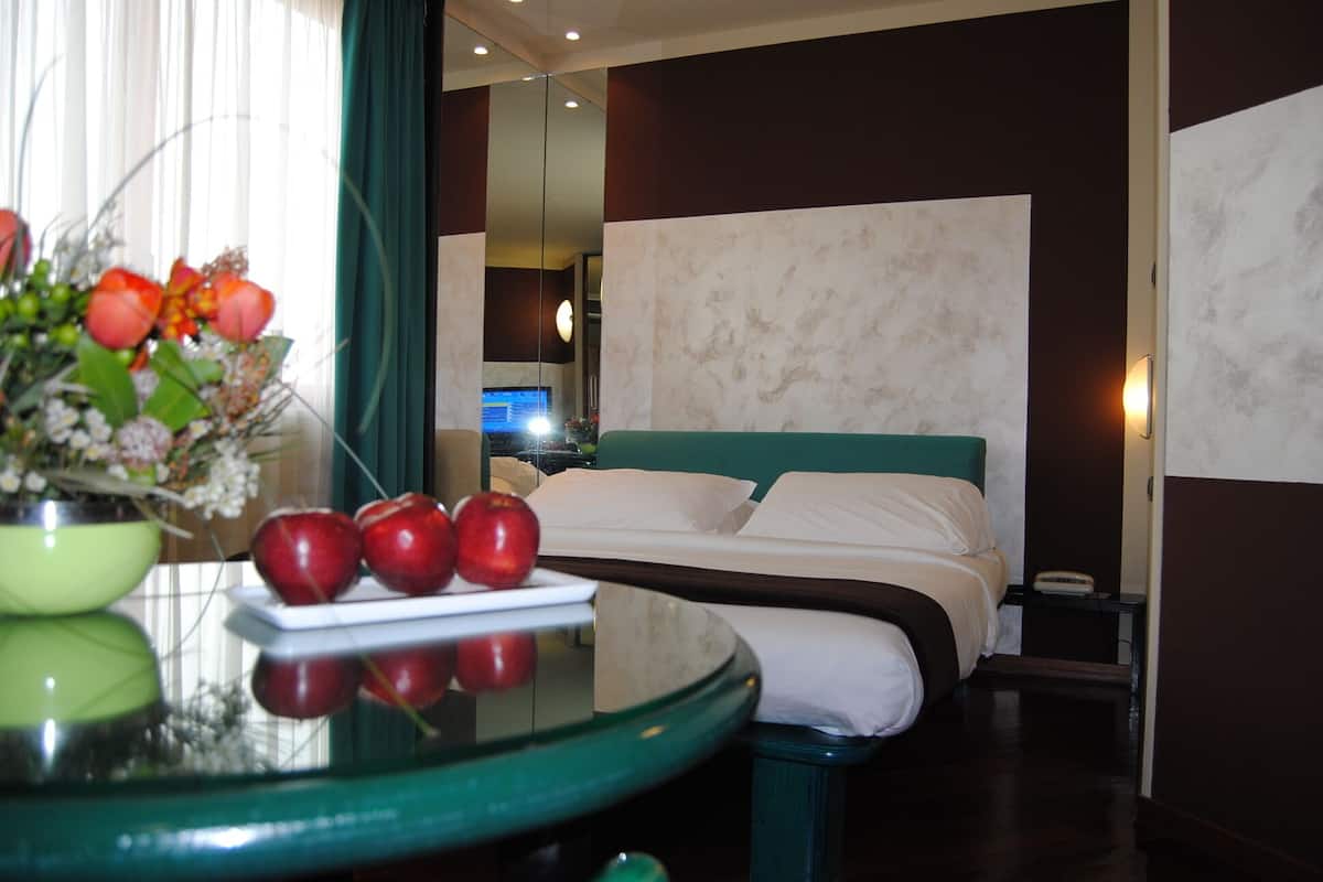 1 Schlafzimmer, Daunenbettdecken, Minibar, Schreibtisch