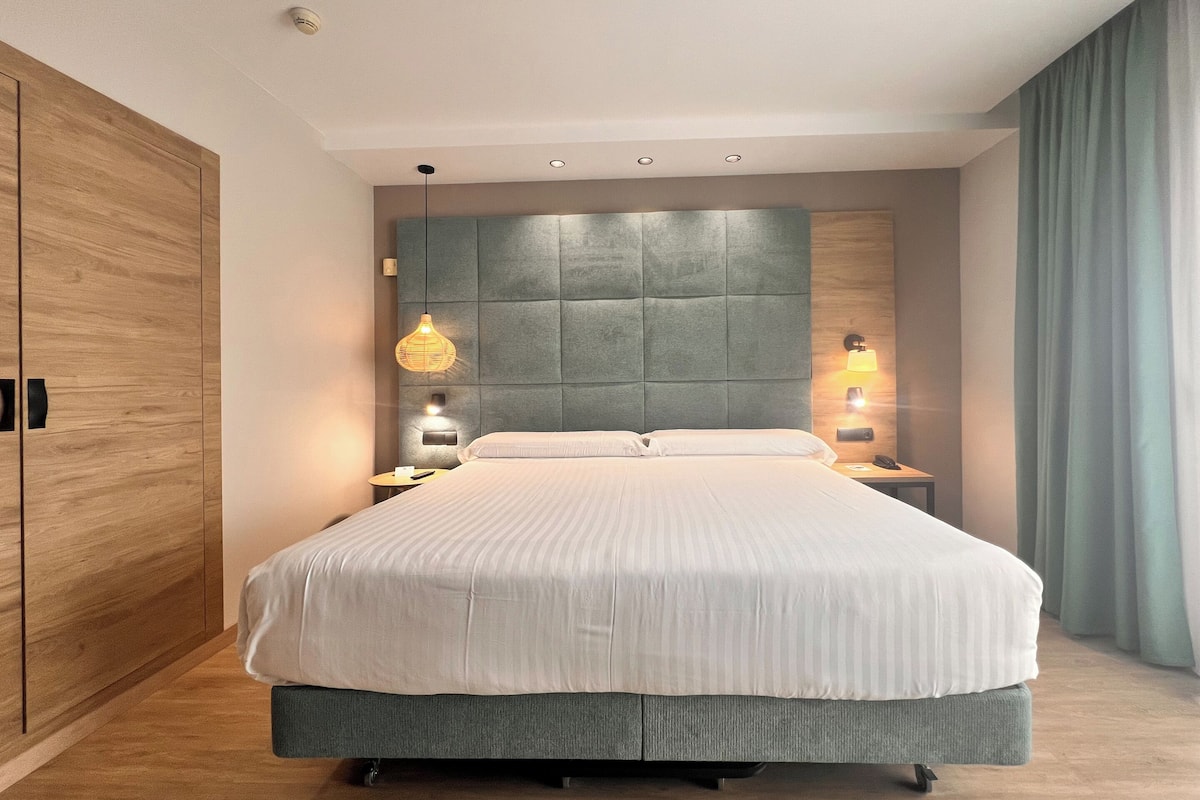 Minibar, in-room safe, desk, blackout curtains