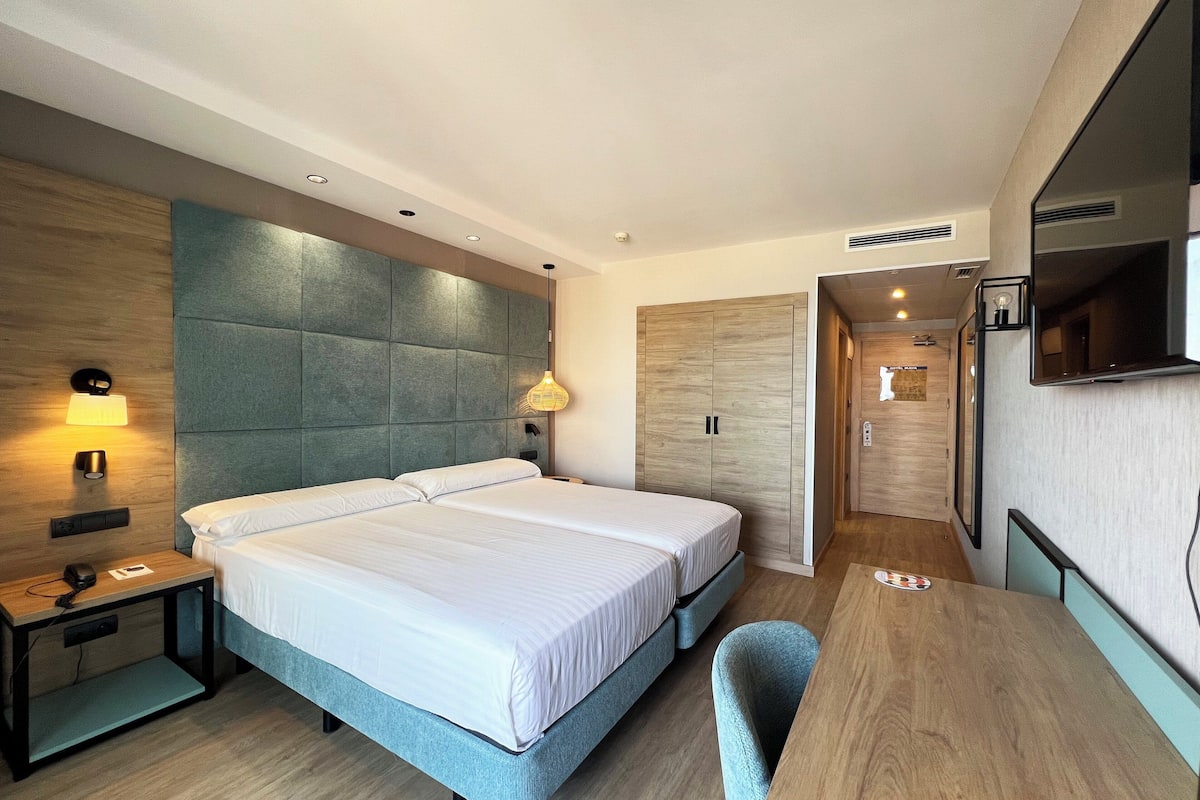 Minibar, in-room safe, desk, blackout curtains