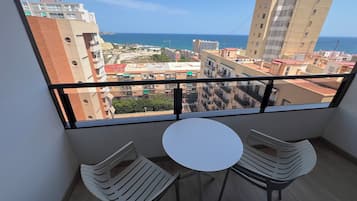 Camera Superior (With Views) | Minibar, una cassaforte in camera, una scrivania, tende oscuranti