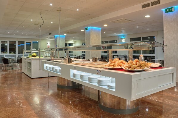 Daily buffet breakfast (EUR 14 per person)