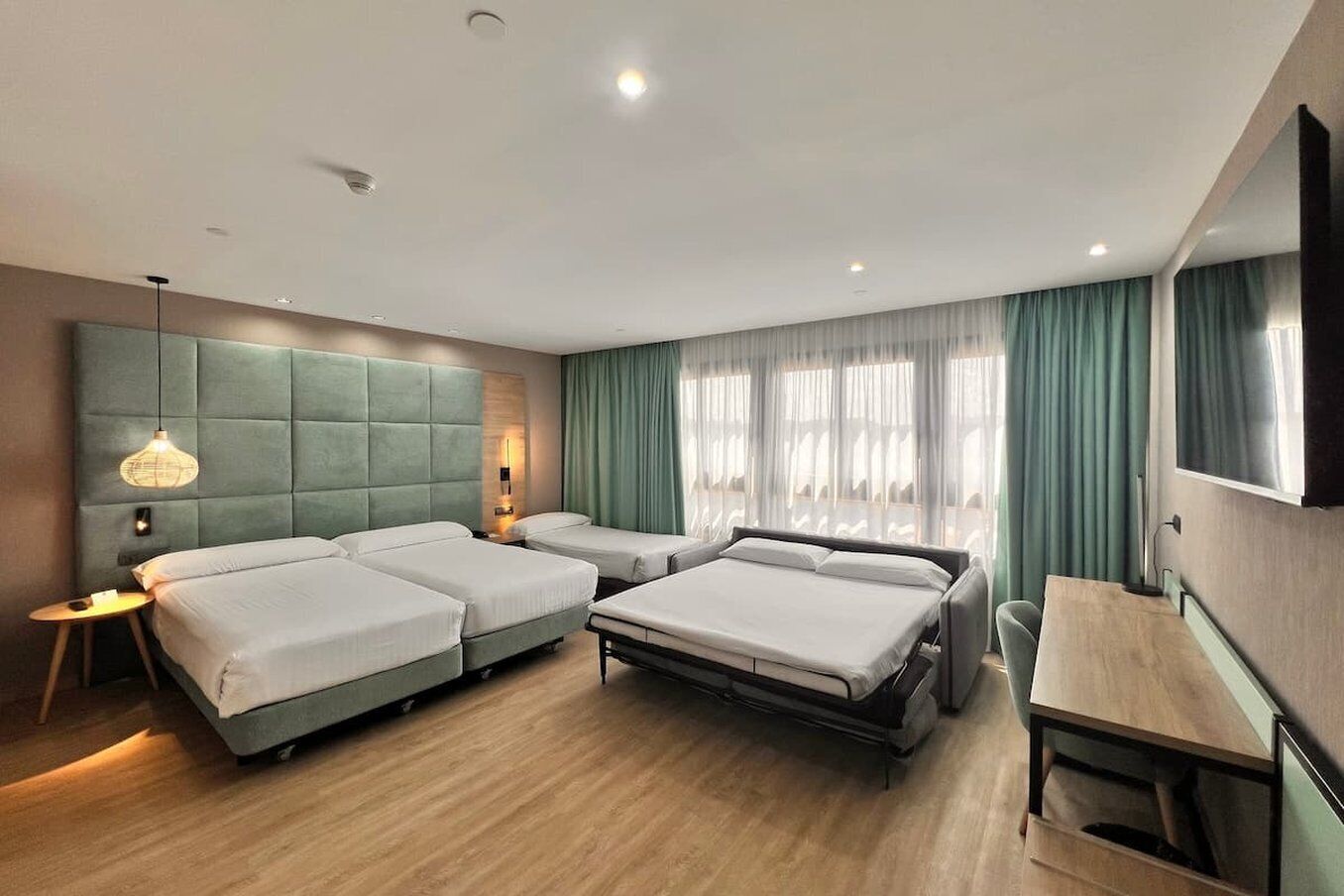 1 bedroom, minibar, in-room safe, desk