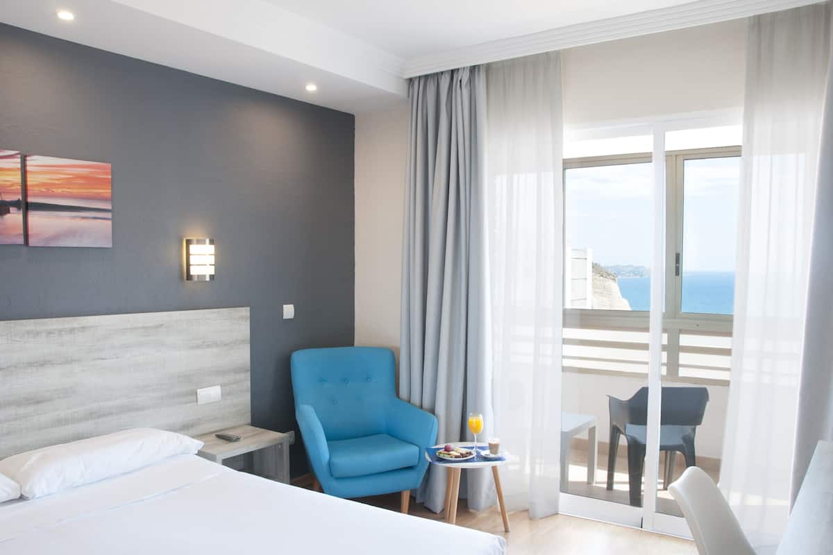 comfort double or twin room, balcony, partial sea view | 1 bedroom, minibar, in-room safe, desk