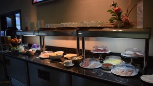 Daily buffet breakfast for a fee - Hotel Puerta De Alcala (Alcala de Henares)