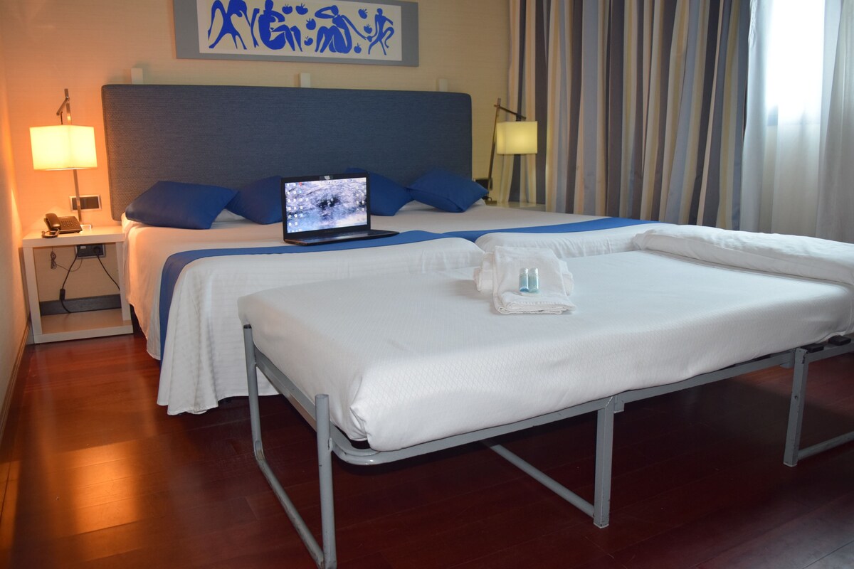 Standard Room, 3 Twin Beds | In-room safe, desk, rollaway beds (surcharge), WiFi (free)