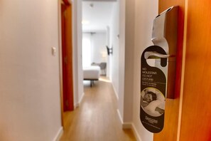 Premium bedding, minibar, in-room safe, desk - Sercotel Tribuna Málaga (Málaga)