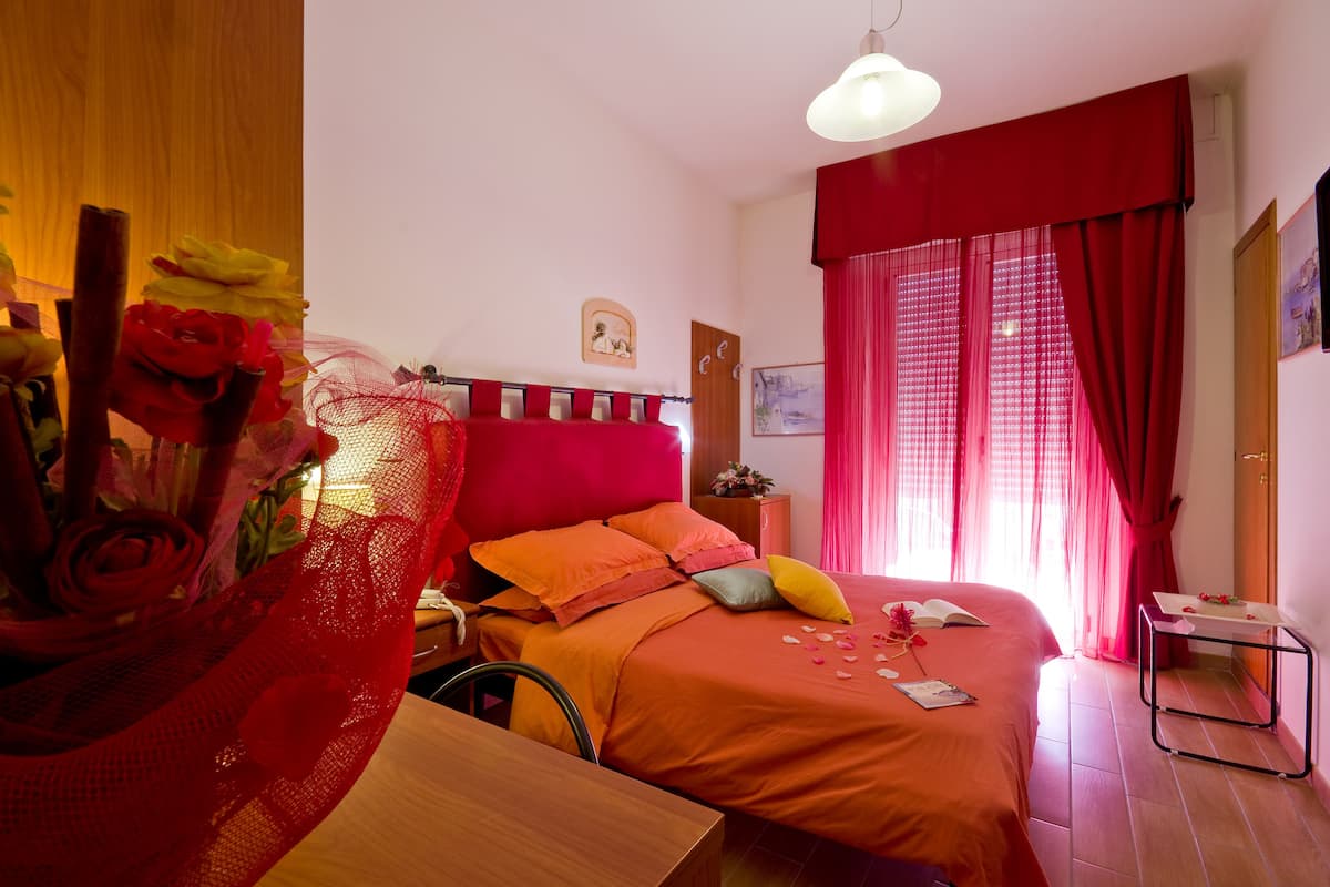 In-room safe, desk, soundproofing, free WiFi
