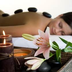 Sauna seca, banheira de hidromassagem, tratamentos corporais