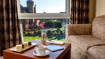 Premium bedding, in-room safe, desk, blackout drapes