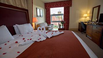 Room, 1 King Bed, Garden View | Premium bedding, in-room safe, desk, blackout drapes