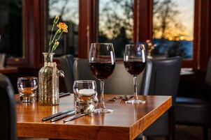 Se sirven desayunos, almuerzos y cenas; cocina local