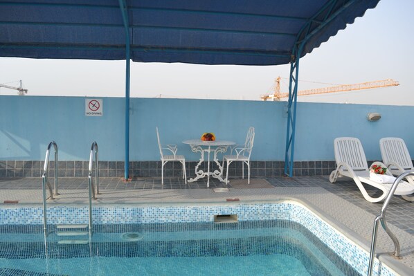Outdoor pool - Ramee Guestline Hotel (Dubai)
