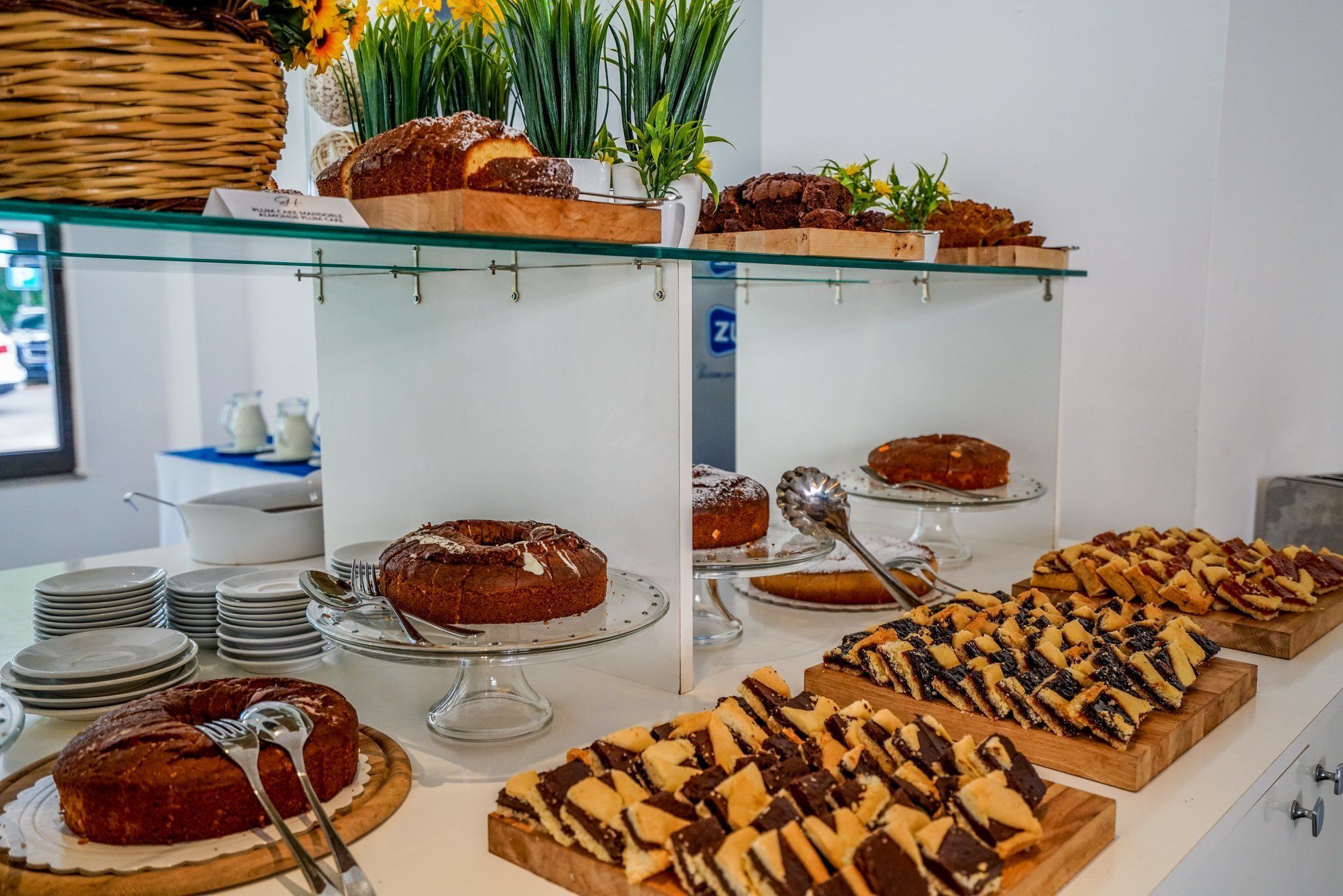 Free buffet breakfast 