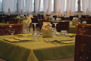 Lunch and dinner served, Italian cuisine