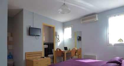 AppartHotel Festival Sud Suites - Gare TGV