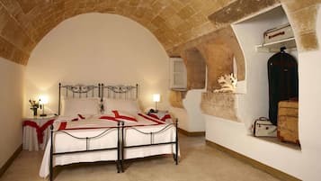 Standard Double Room | Minibar, in-room safe, individually decorated, desk