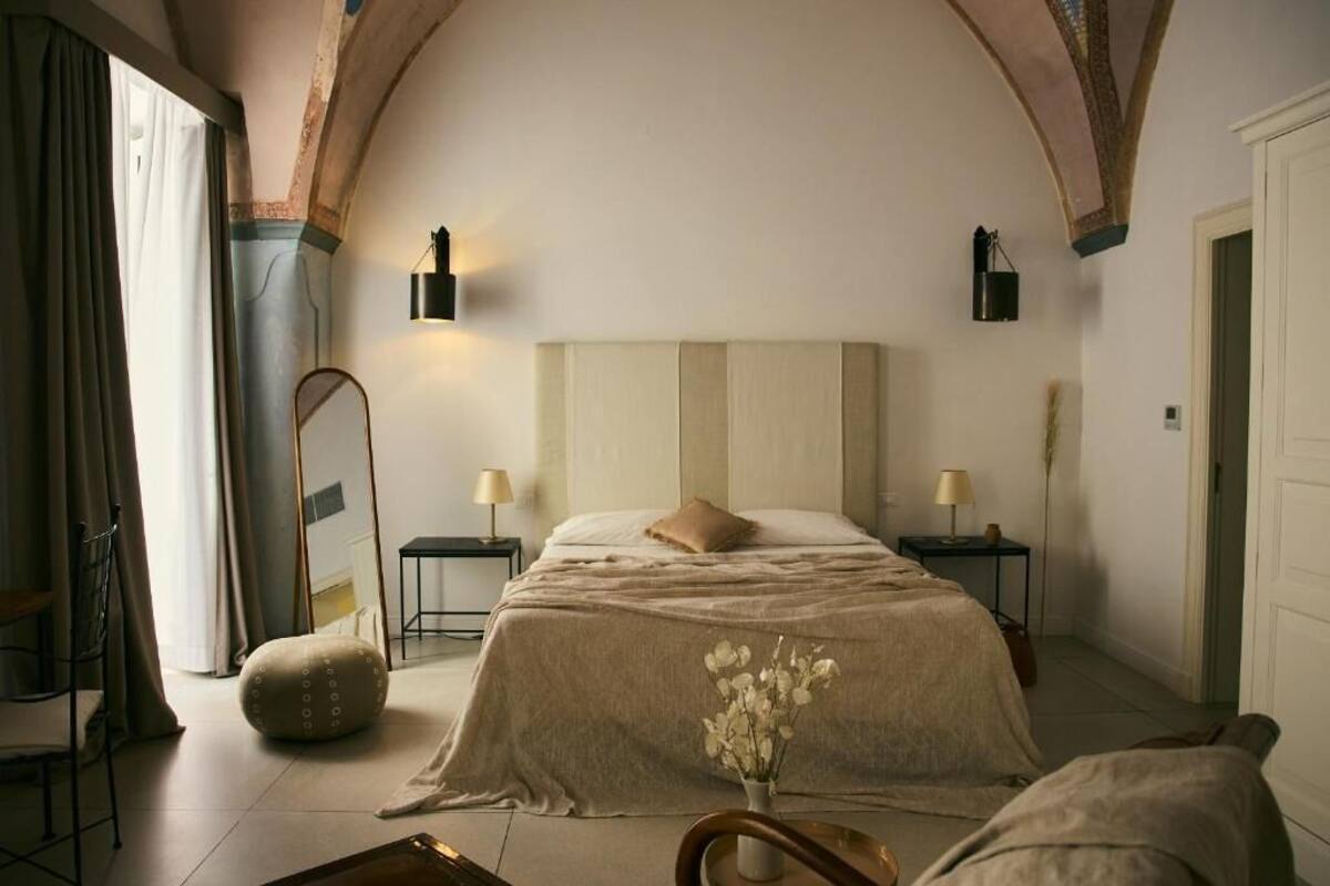 Kamar Deluks | Minibar, brankas, tirai kedap cahaya, dan Wi-Fi gratis