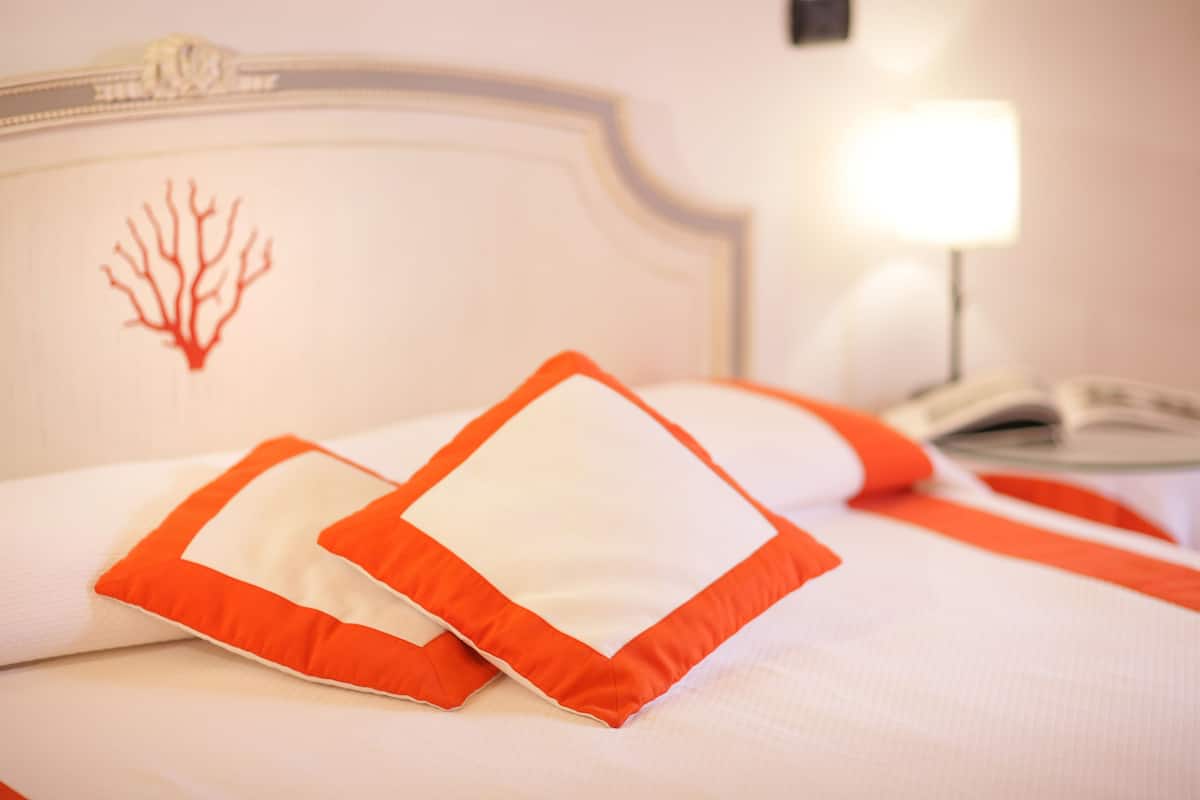 Minibar, in-room safe, individually decorated, desk