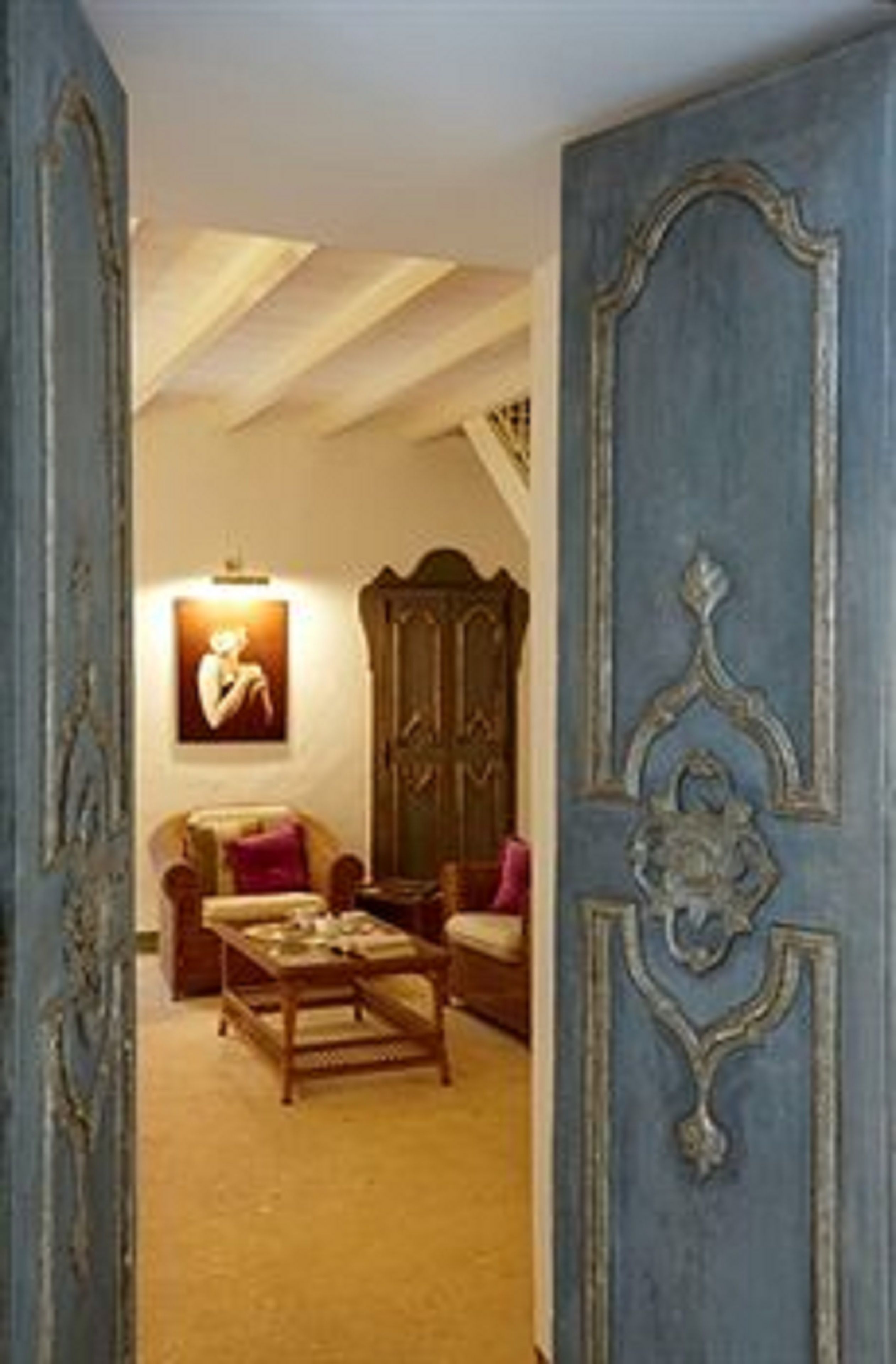 standard double room | 1 bedroom, minibar, in-room safe, individually decorated