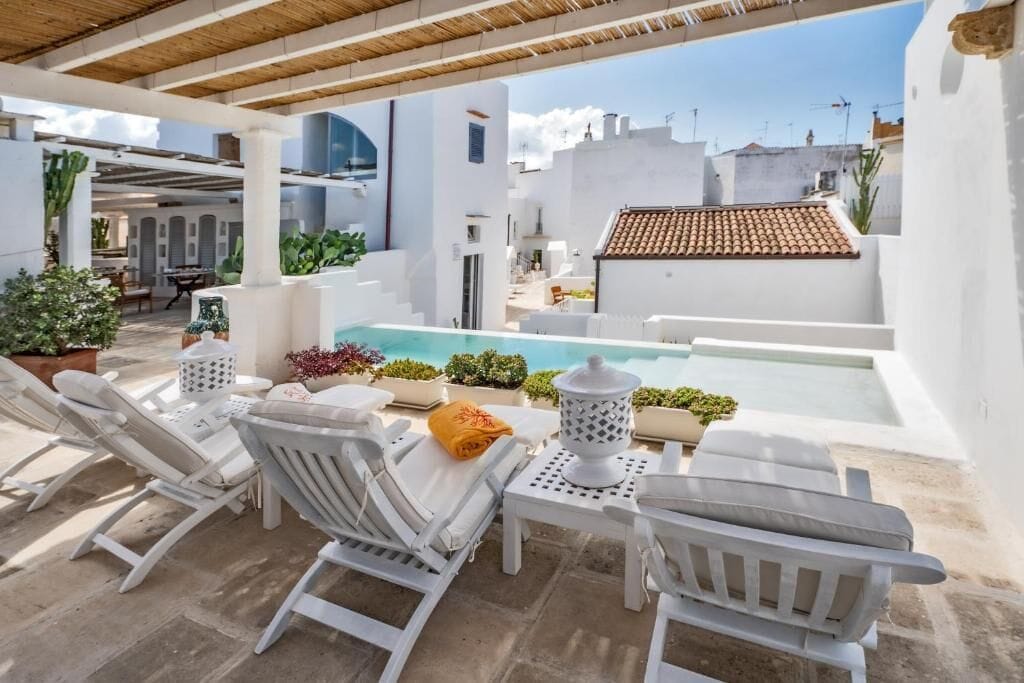 Outdoor pool, pool loungers