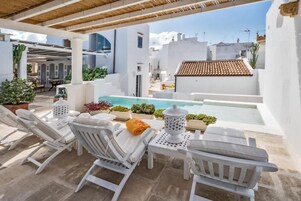 Outdoor pool, sun loungers