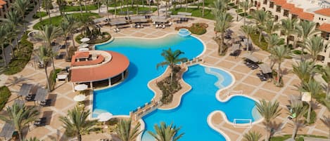 4 outdoor pools, pool umbrellas, sun loungers