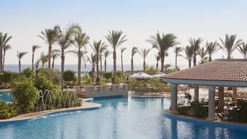4 piscinas al aire libre, sombrillas, tumbonas