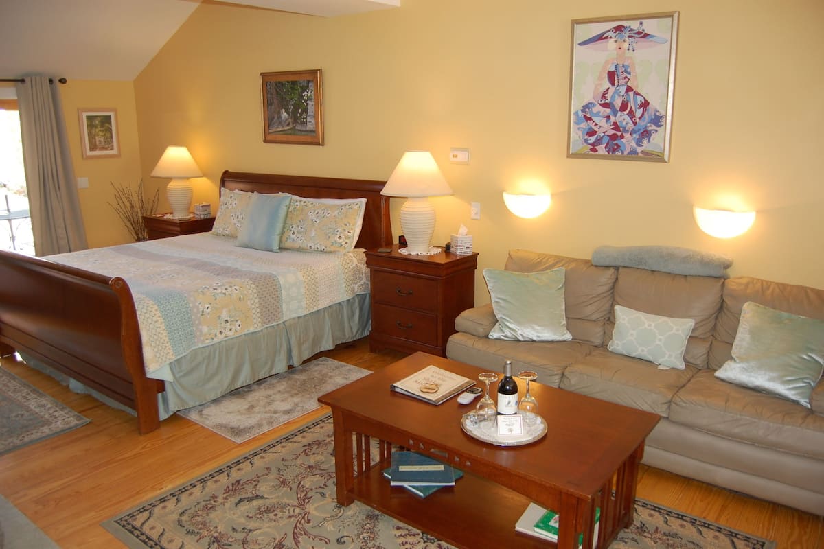 Suite Supérieure, salle de bains privée (Honeymoon - Pets Allowed) | 1 chambre