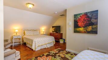 Family Quadruple Room, 2 Queen Beds (Dewey Mountain) | Hypo-allergenic bedding, individually decorated, individually furnished