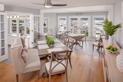 Inn at Harbor Hill Marina