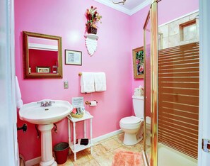 Premium Double Room, Ensuite, Courtyard View (Spring Valley) | Bathroom