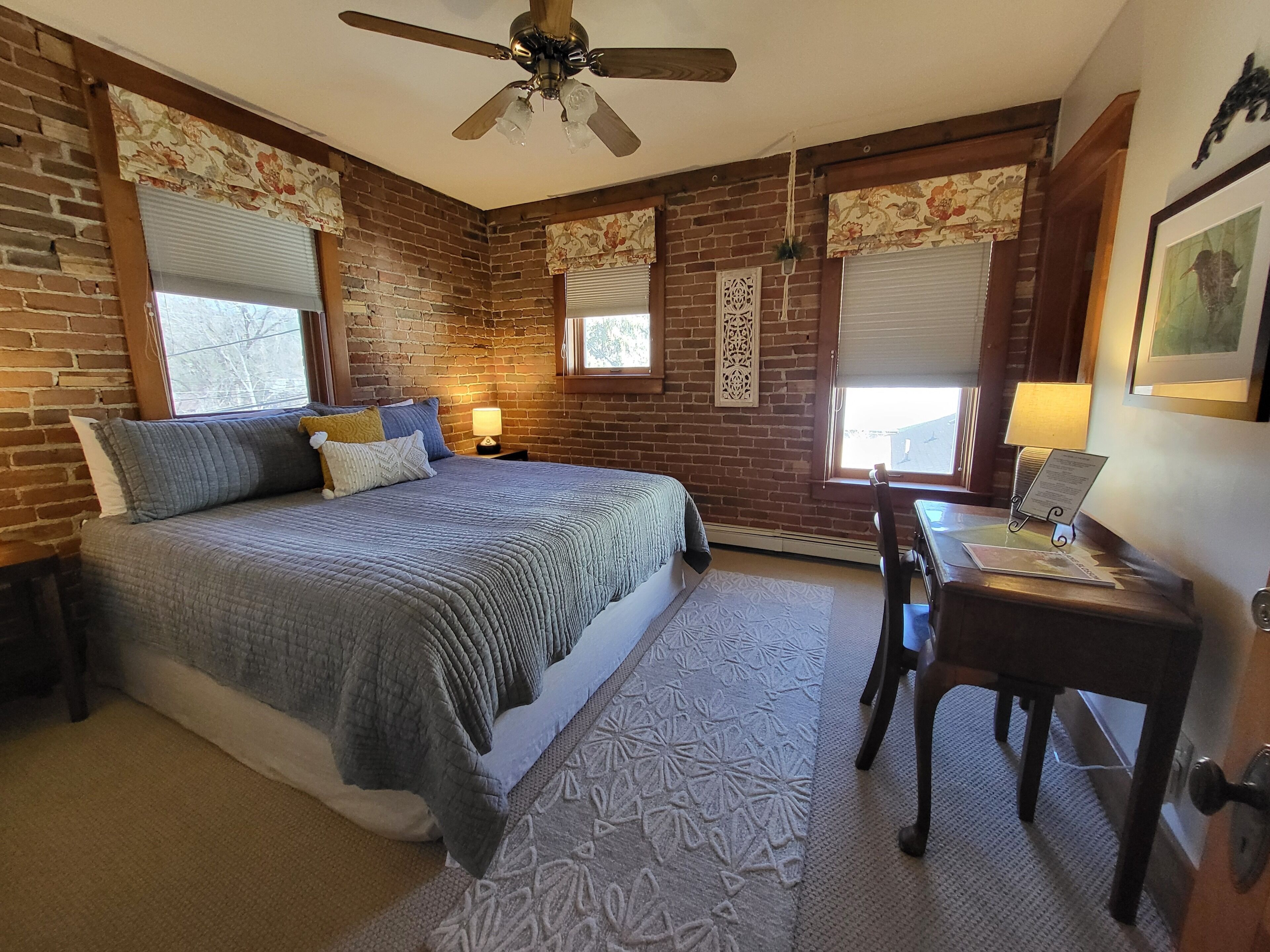 Chambre, salle de bain privée | Accès au Wi-Fi (inclus), literie fournie